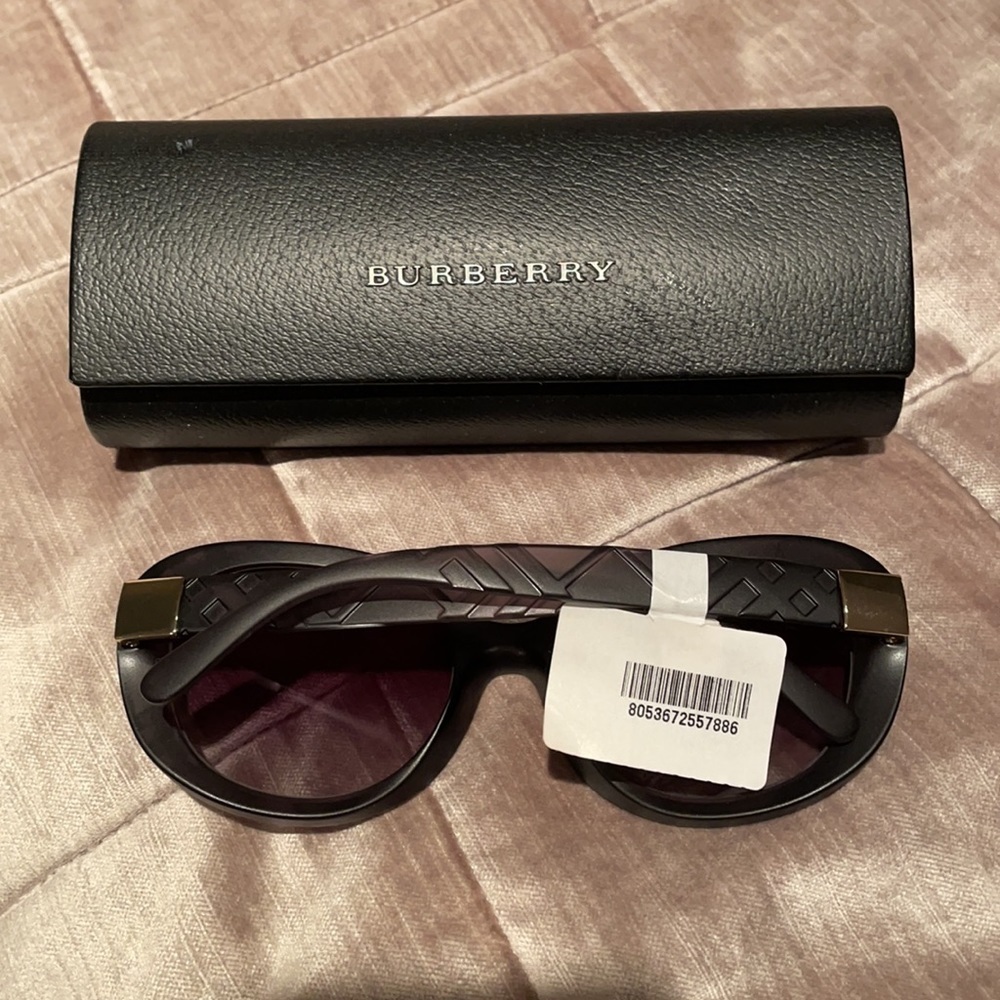 BURBERRY Plaid Signature Design Sunglasses NWOTS - Picture 6 of 16